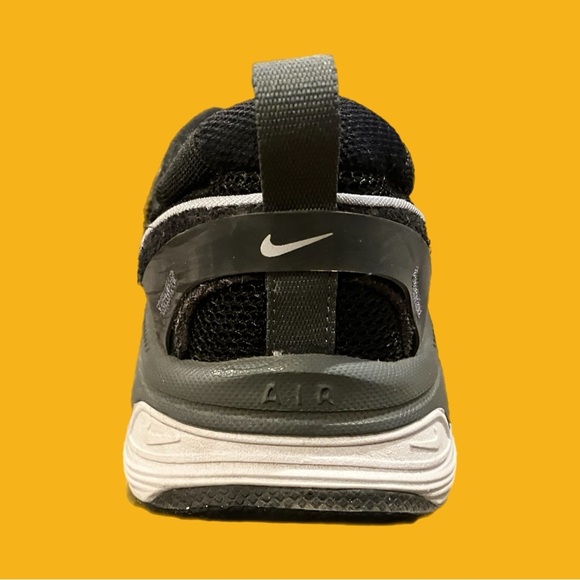 Nike Air Max Bliss Sneakers - Women’s Size 8 (Black, White, Gray)​ - Picture 4 of 6